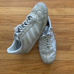 cream adidas gazelles